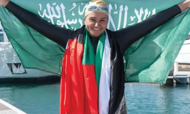 مريم بن لادن أول سباحة سعودية تقطع البحر إلى مصر